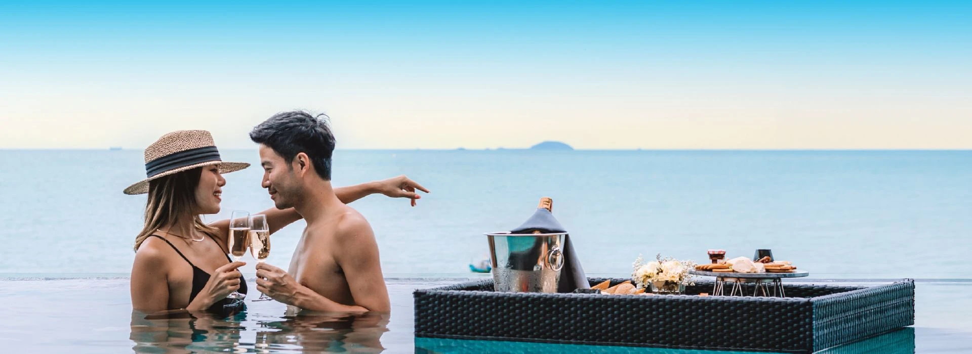 THAI RESIDENTThai nationals are invited to indulge in the calm of a private seaside getaway that comes with resort credit, a villa upgrade and an enchanting dinner