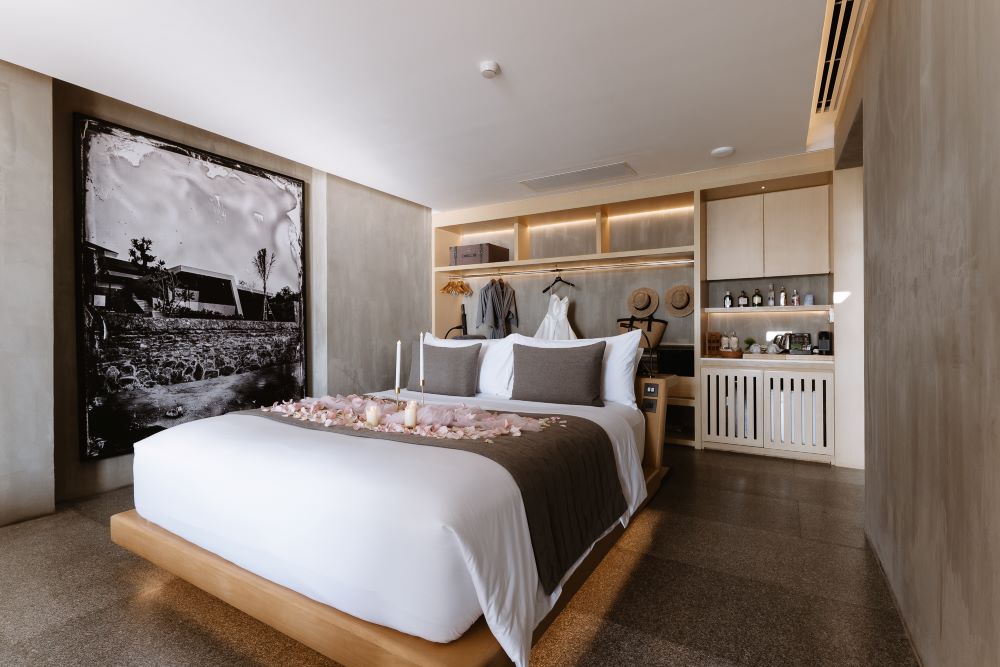 Romantic honeymoon room setup at MASON Pattaya for couples