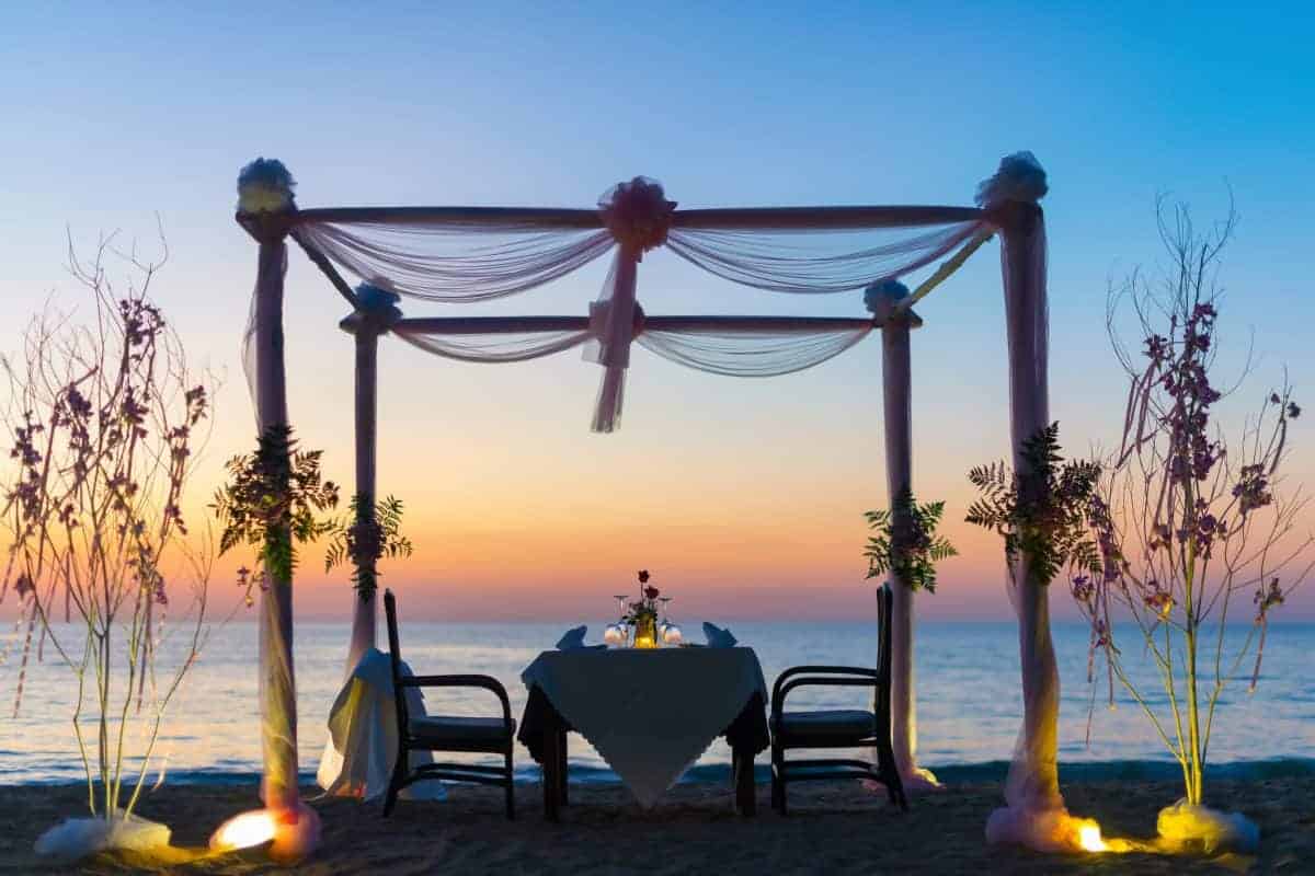 HIGH-END HONEYMOON: Where to Go for the Ultimate Honeymoon 2 - dreamstime m 67459945 1200x800 1