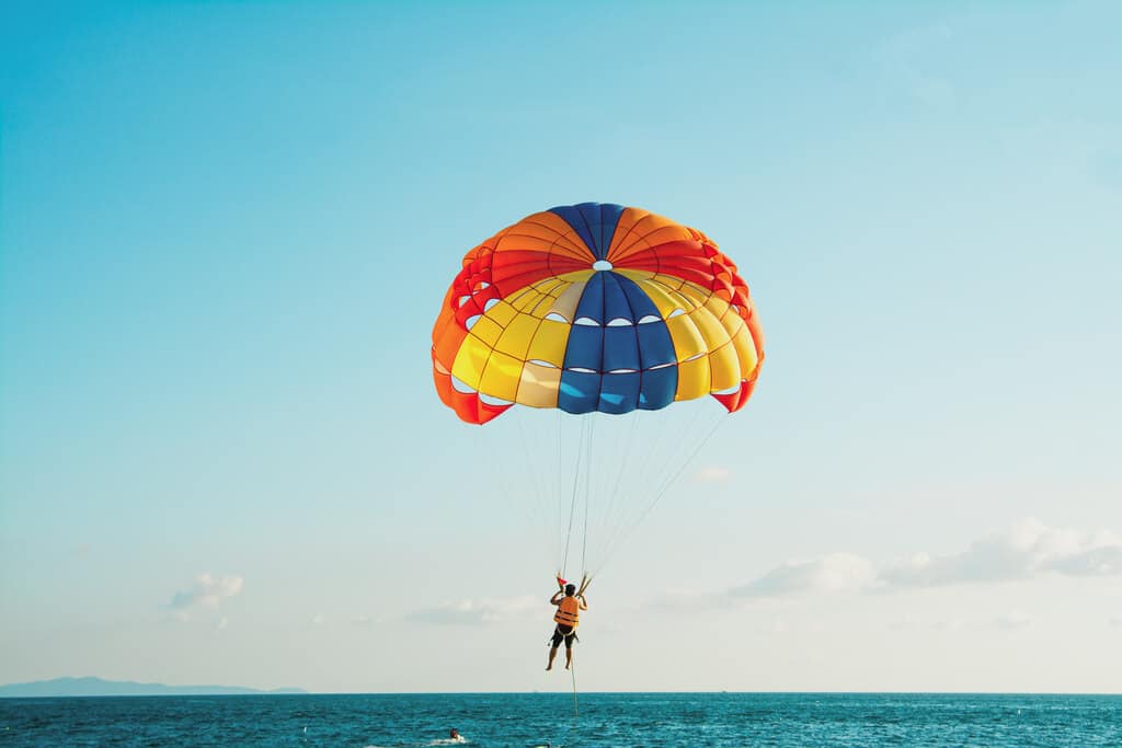 Sky-high fun with parasailing in Pattaya