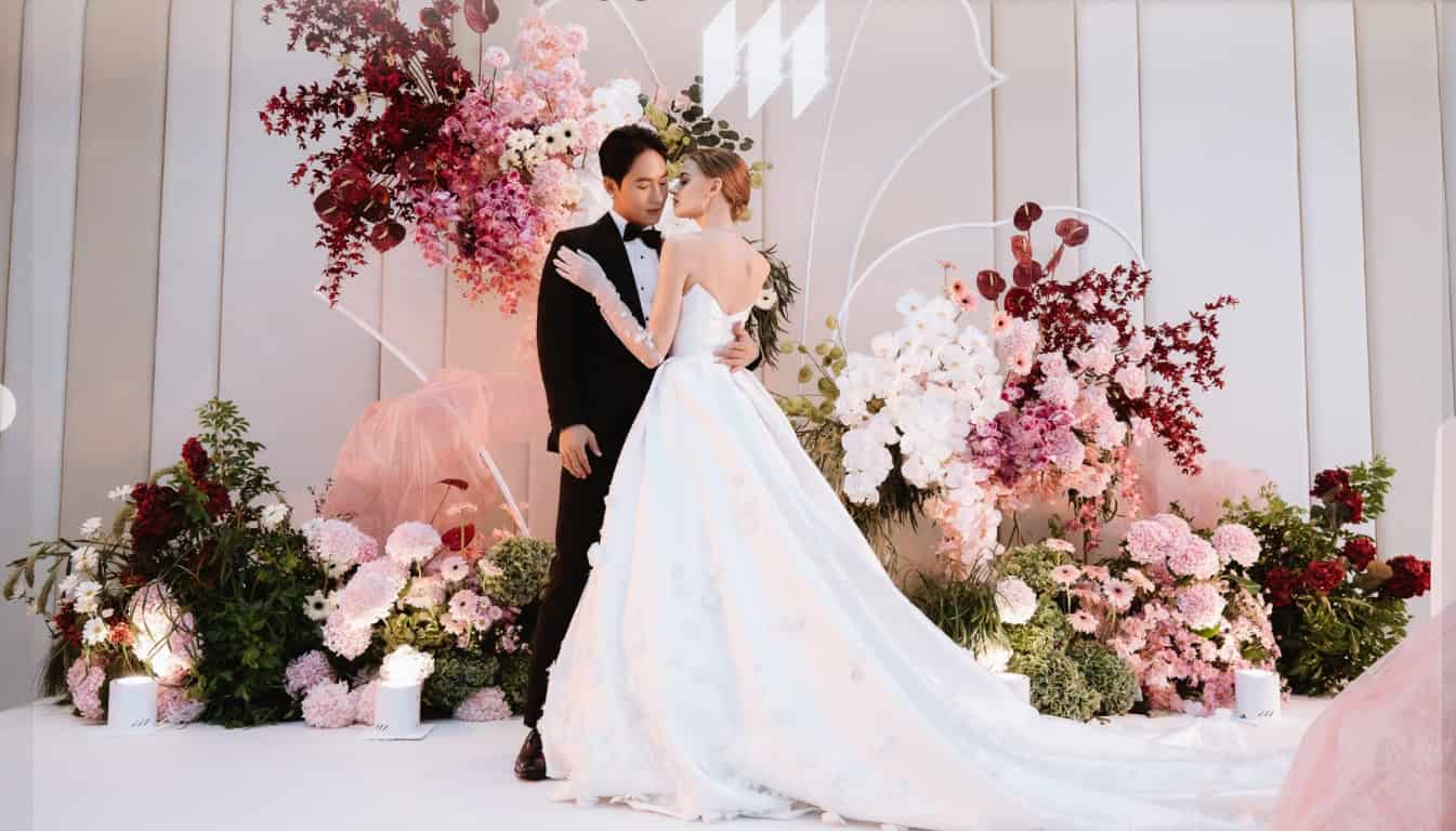 Couple ready for their wedding after party in MASON